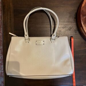 Kate Spade New York Grained
Leather Shoulder Bag